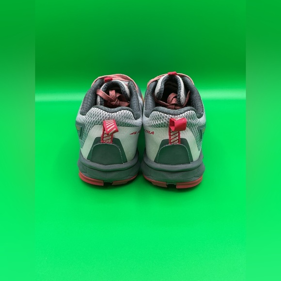 Altra Women’s Gray and Pink Athletic Shoes - Picture 3 of 8